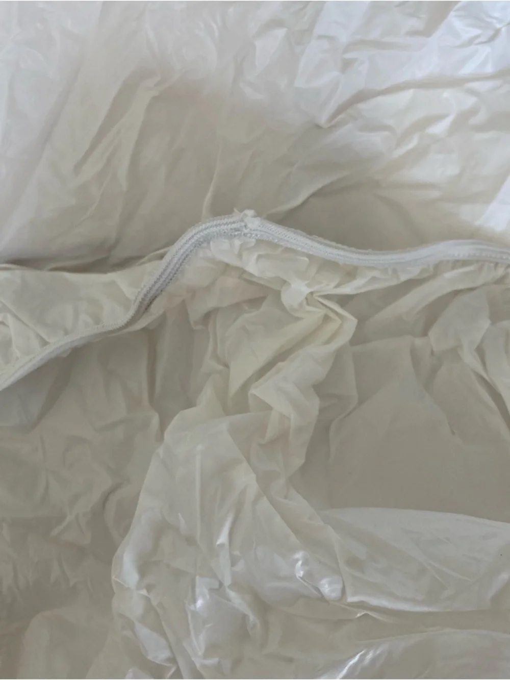 Kwik Covers White Fitted Plastic Tablecloths - 42-48” Round (Pack of 5)